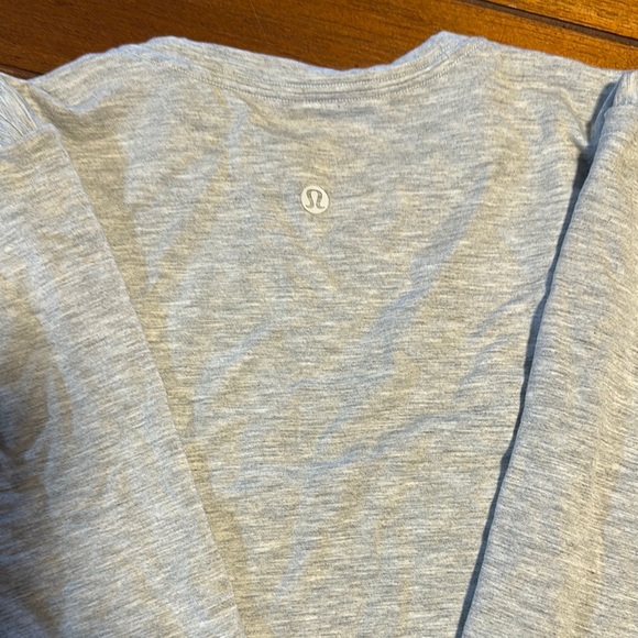 Lululemon Athletica Gray Fitted Long Sleeve Tee - Picture 3 of 3